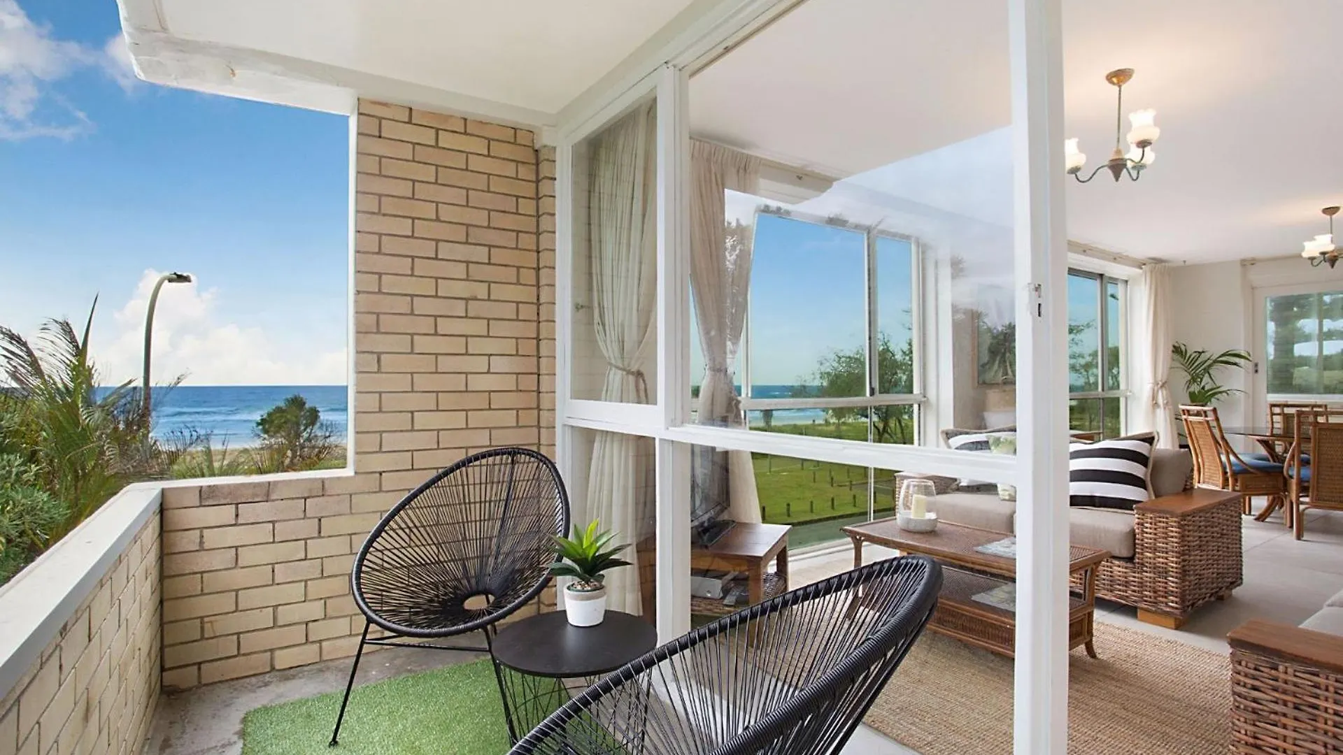 King Tide Daire Broadbeach