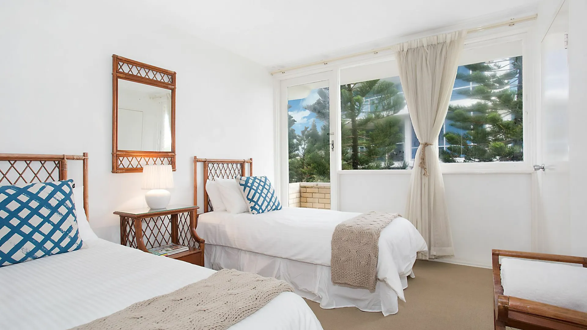 King Tide Daire Broadbeach